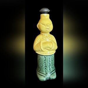 Vintage "Sprinkle Plenty" Ceramic Shaker.  Yellow and green. Great condition!